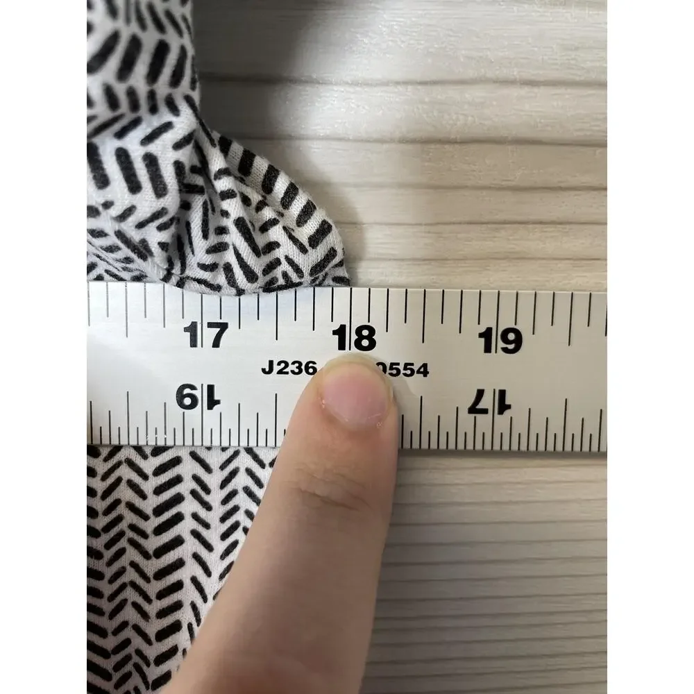 Croft‎ & Barrow Henley Shirt Womens Small Black White Print Short Sleeve